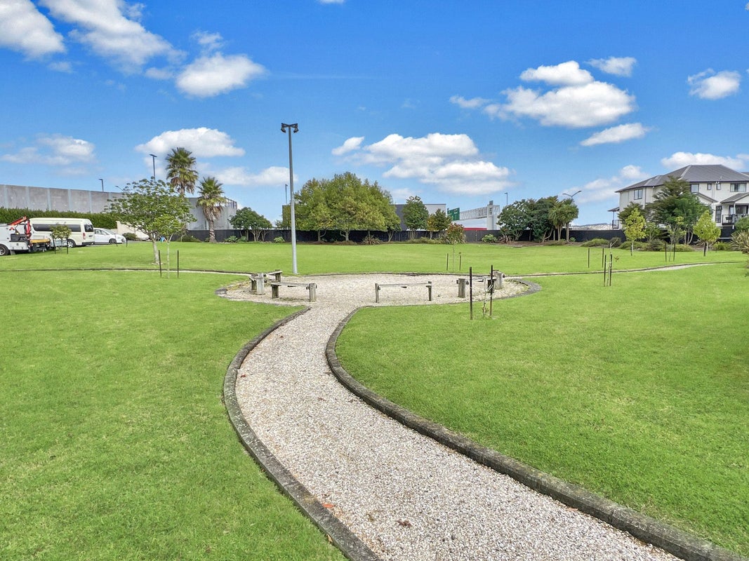 3A/71 Spencer Road, Oteha, Auckland - Carousel 21