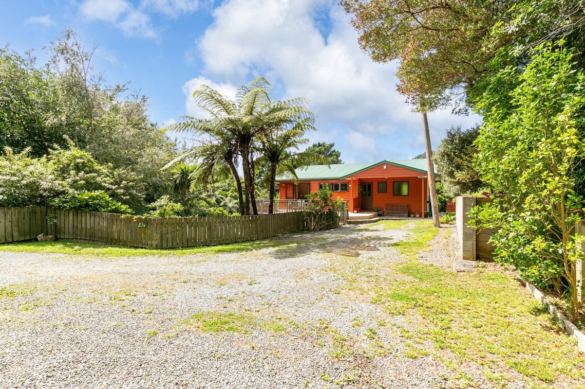 4 Dominion Park Street, Johnsonville, Wellington - Carousel 1
