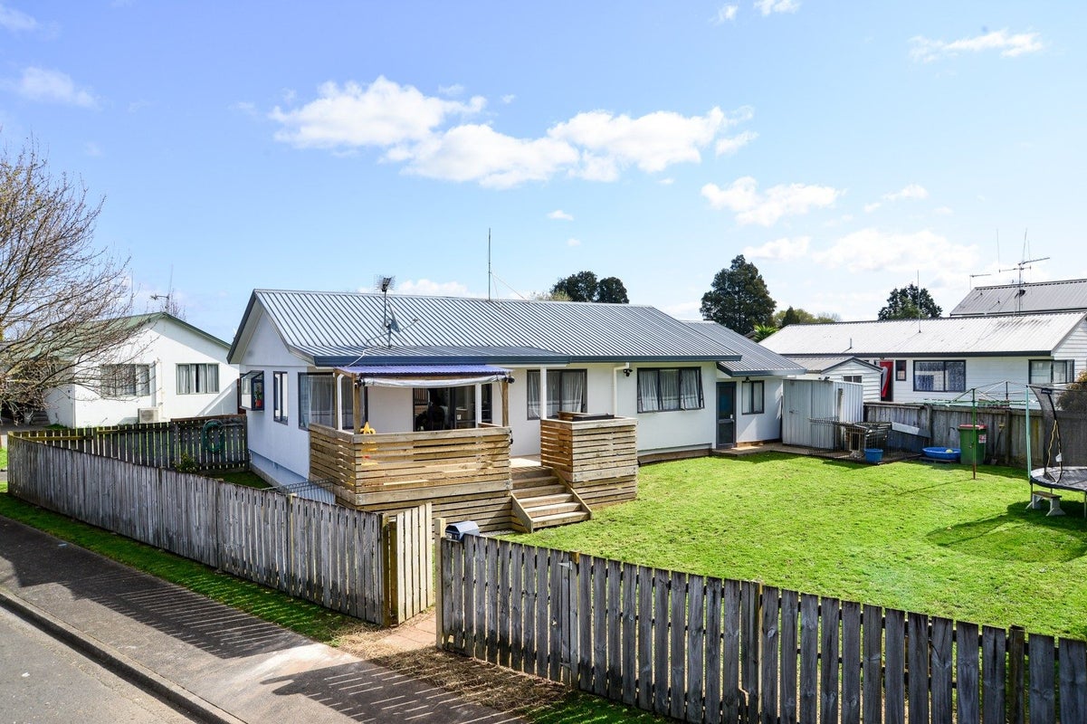 21 Penney Green, Nawton, Hamilton - Carousel 1