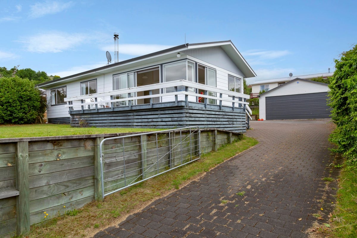 9 Kinder Street, Acacia Bay, Taupo - Carousel 2