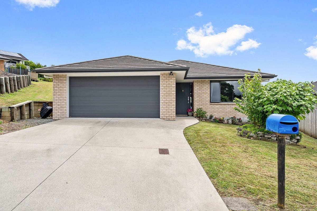 6 Pinehurst Close, Kamo, Whangarei - Carousel 1