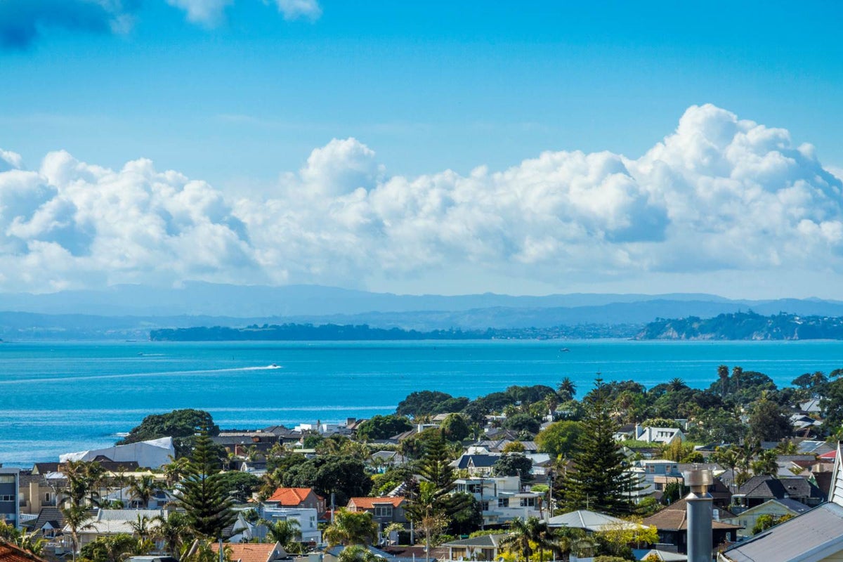 44A Seaview RD, Castor Bay, Auckland - Carousel 1