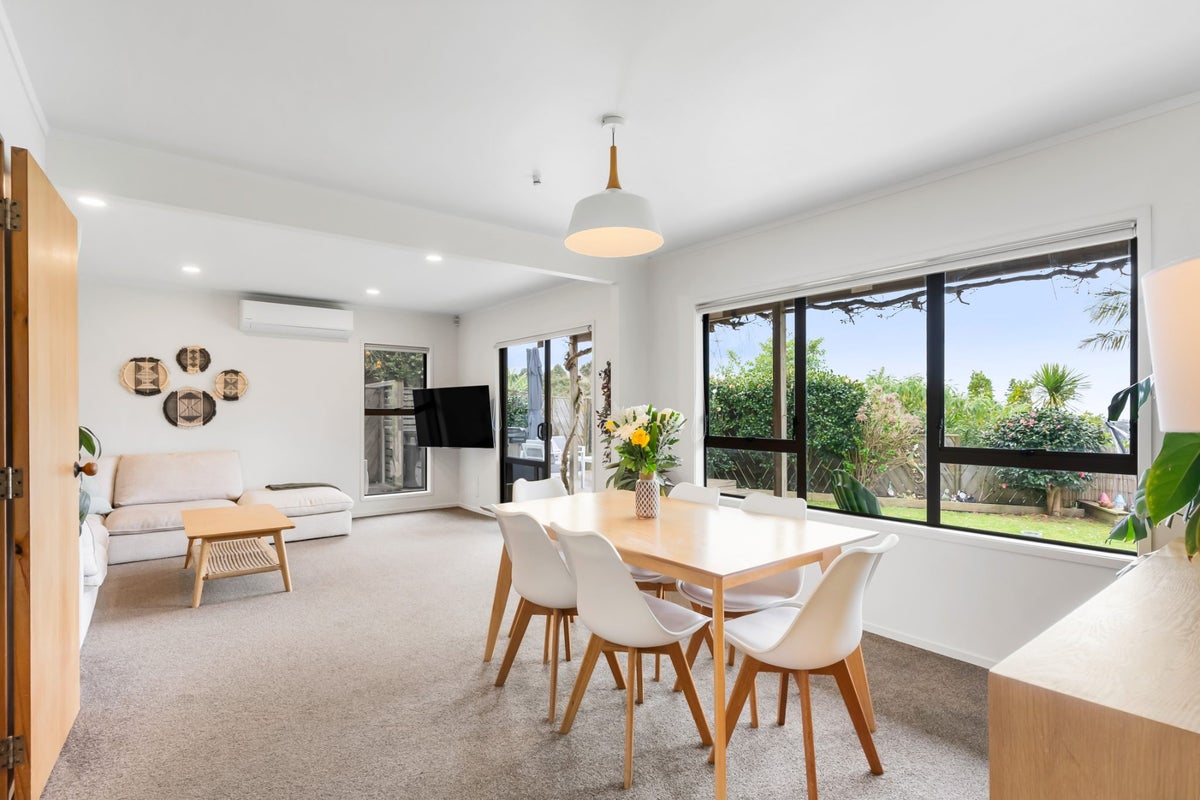 1/305 Glenfield Road, Glenfield, Auckland - Carousel 2