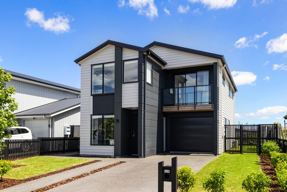 39 Ogilvie Avenue, Chartwell, Hamilton - Carousel 1