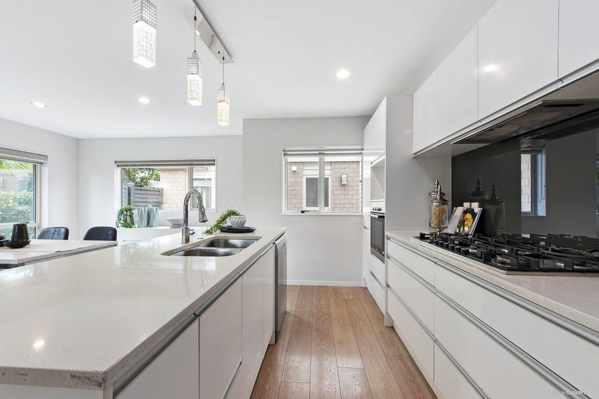 41 Morningside Drive, Mount Albert, Auckland - Carousel 2
