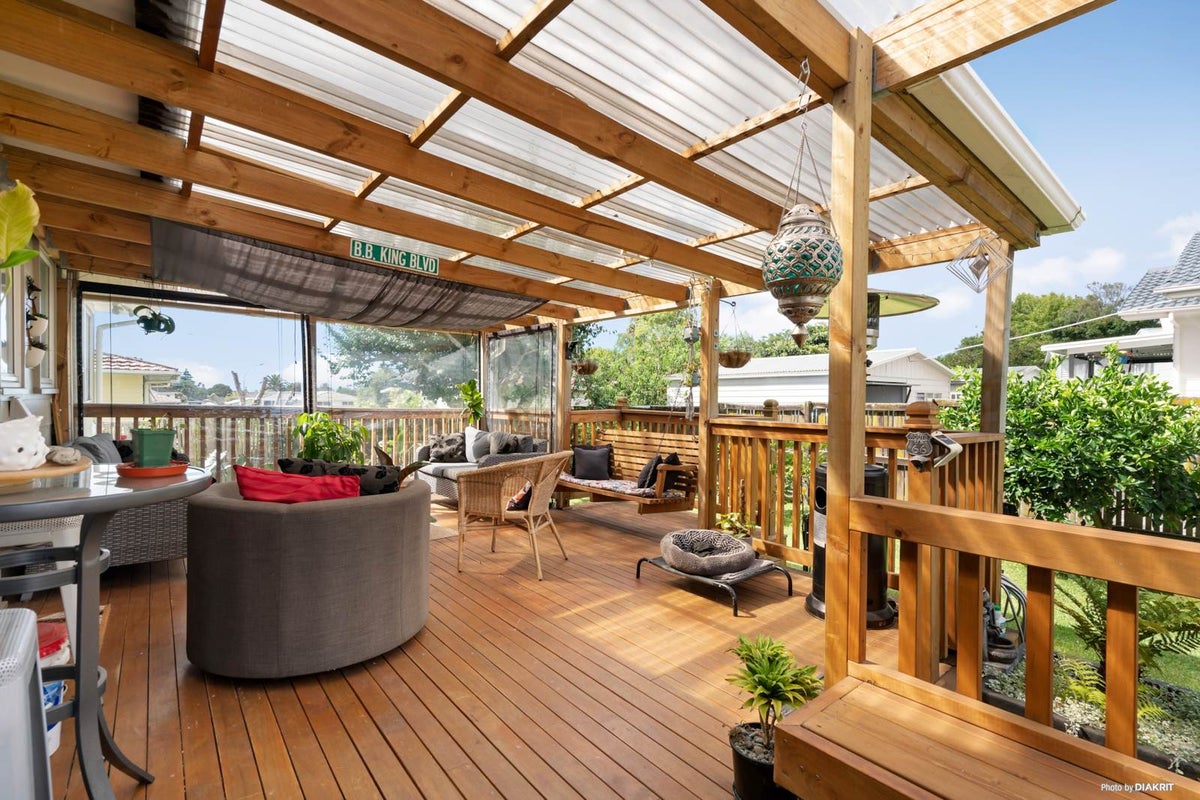 1/7 Arden Court, Clover Park, Auckland - Carousel 1
