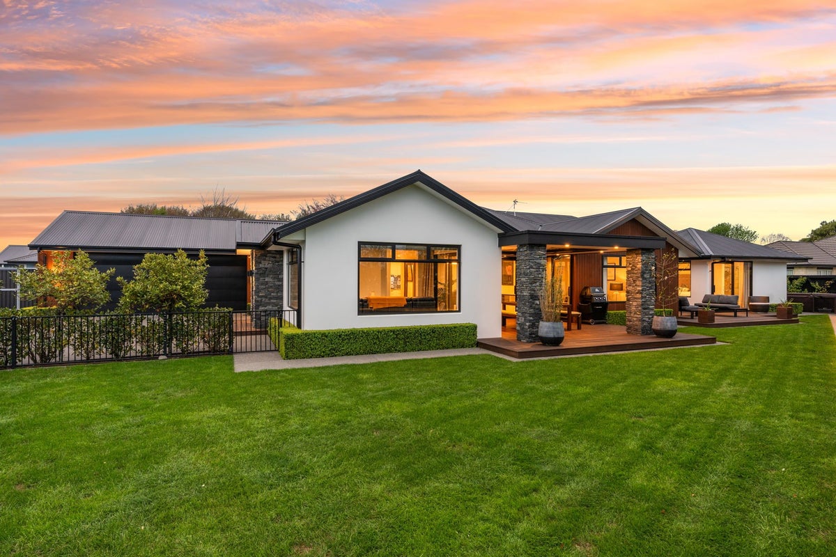46 Holiday Drive, Mairehau, Christchurch - Carousel 1