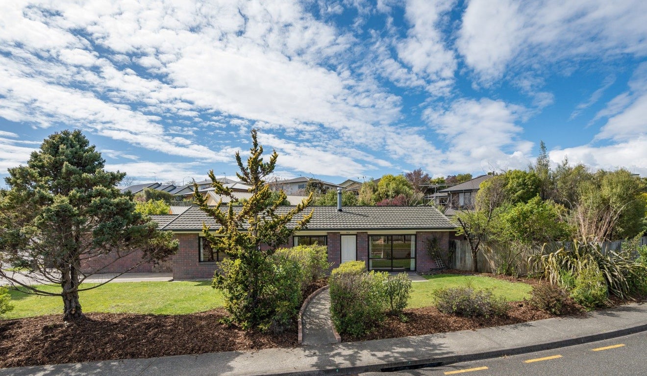 2 Lingfield Place, Richmond - Carousel 24