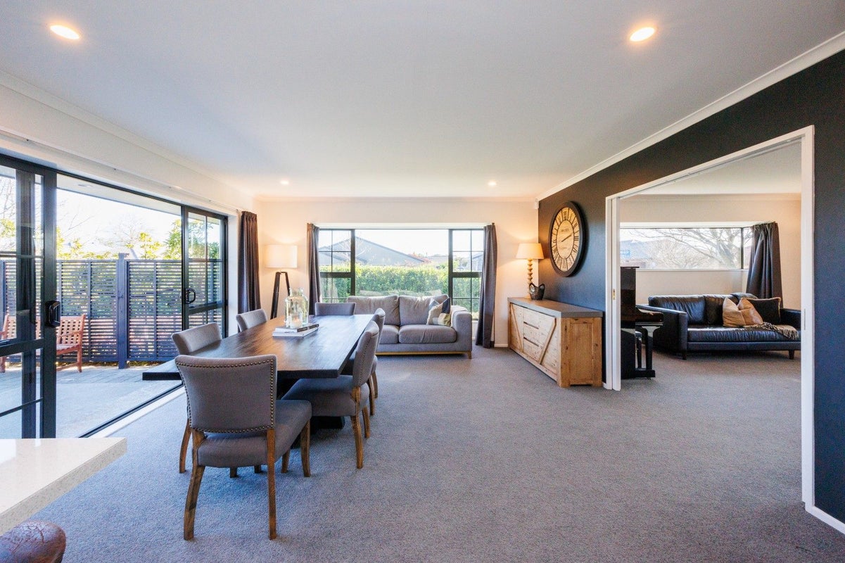 2 Alpine Grove, Kelvin Grove, Palmerston North - Carousel 2