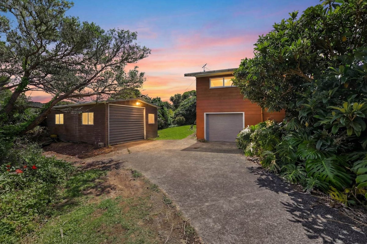 39 Gazelle Avenue, Beach Haven, Auckland - Carousel 2