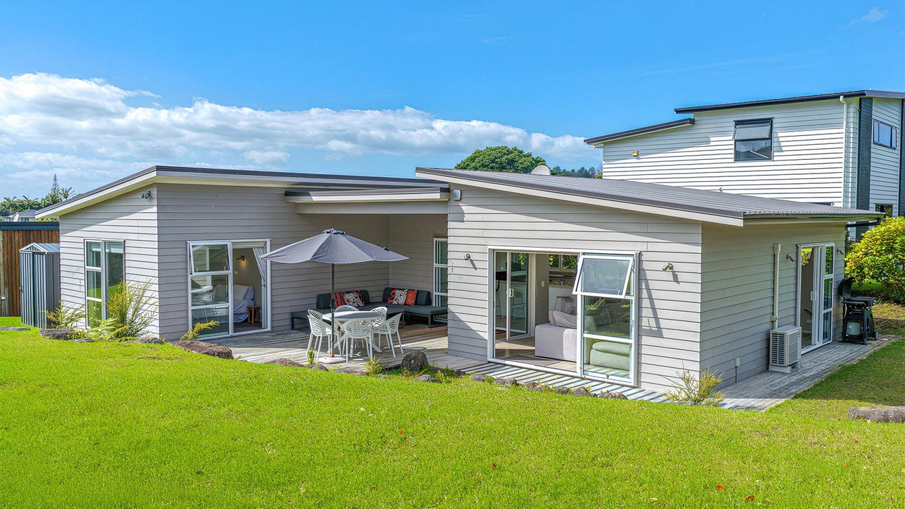 5 Ross Place, Whiritoa, Waihi - Carousel 1