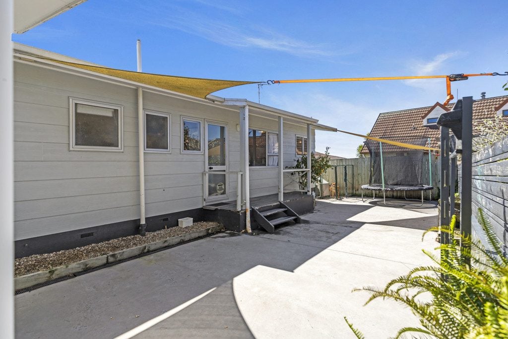 15 Pohutukawa Drive, Pukete, Hamilton - Carousel 15