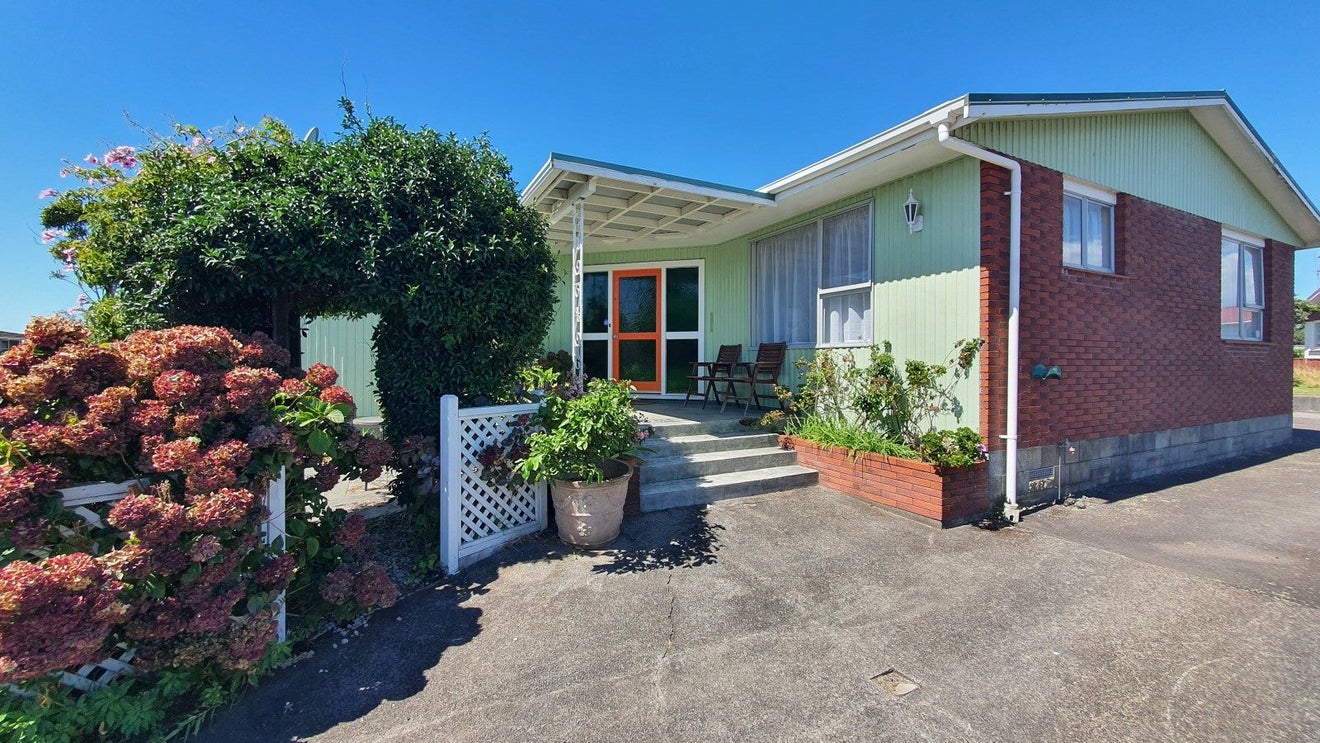 9 Severn Place, Spotswood, New Plymouth - Carousel 2