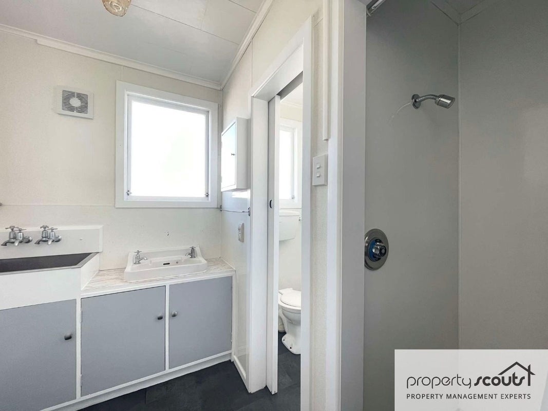 2/31B Ballance Street, Lower Vogeltown, New Plymouth - Carousel 11