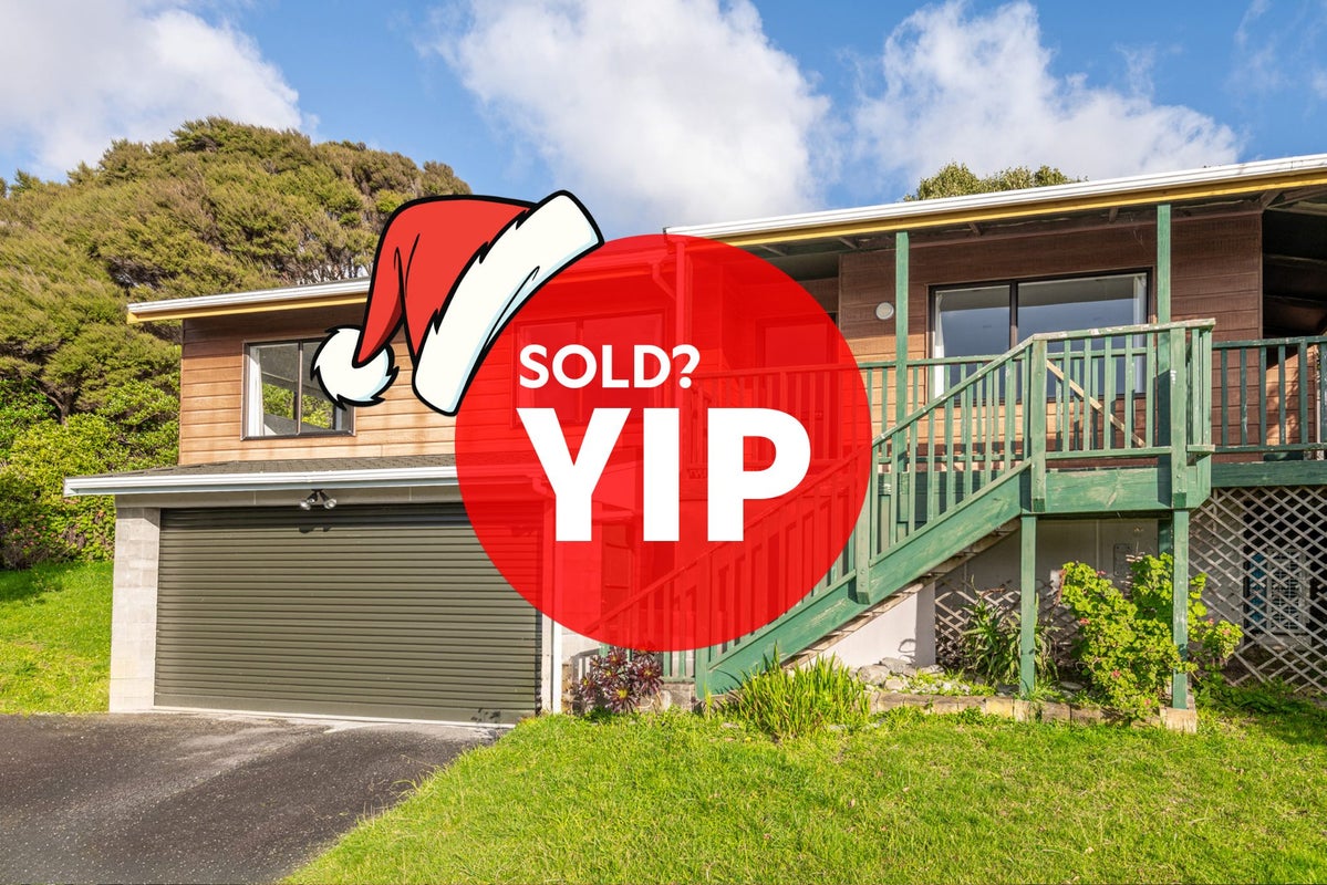 22 Albatross Close, Whitby, Porirua - Carousel 1