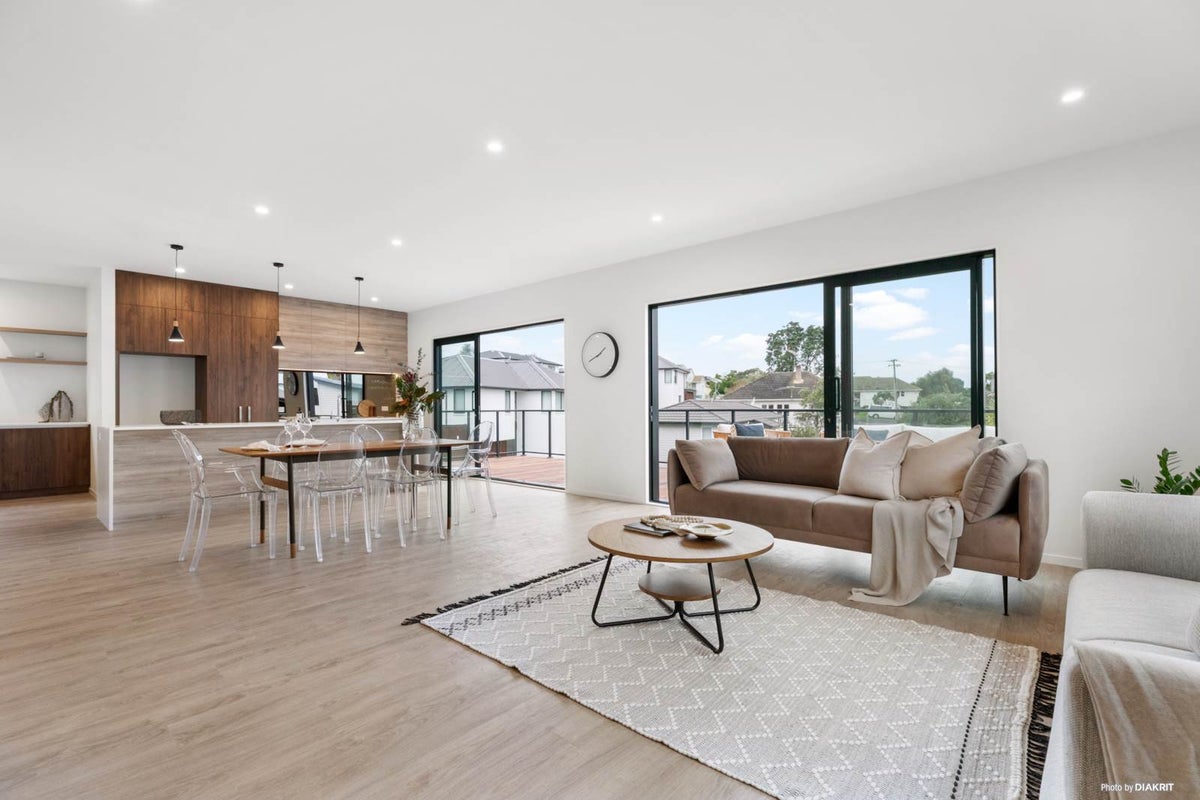 18C Taniwha Street, Wai o Taiki Bay, Auckland - Carousel 1