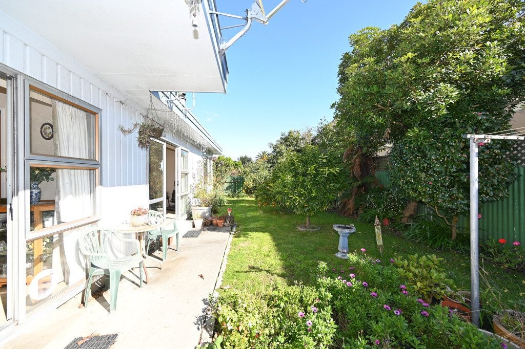 2/27 Coverdale Street, Onekawa, Napier - Carousel 1