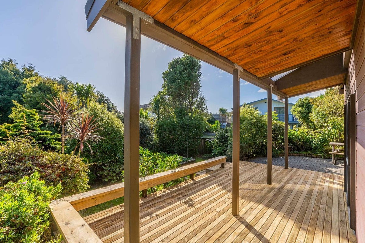 6 Frimley Terrace, Waikanae Beach, Waikanae - Carousel 2