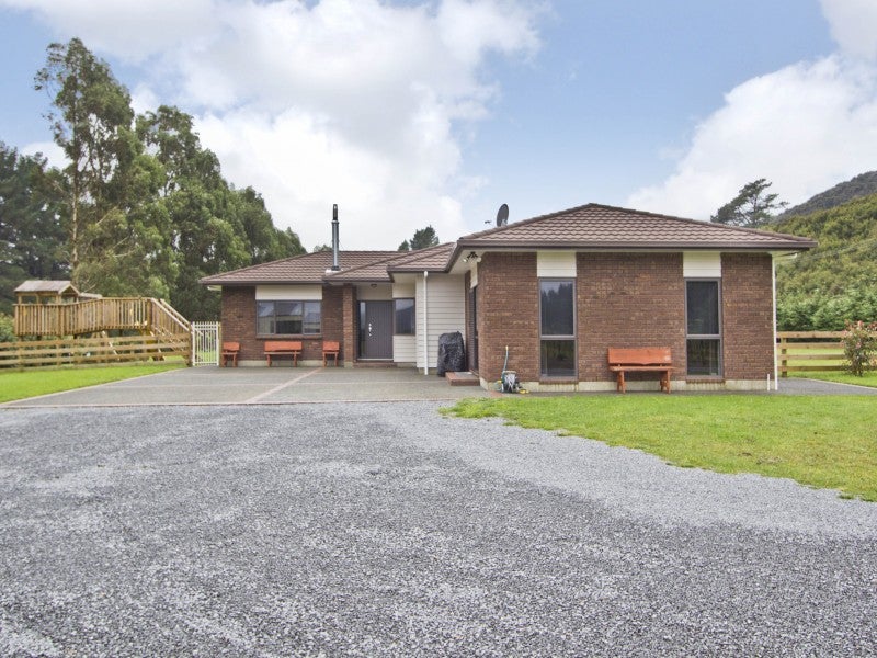352 Coast Road, Wainuiomata Coast, Wainuiomata - Carousel 1