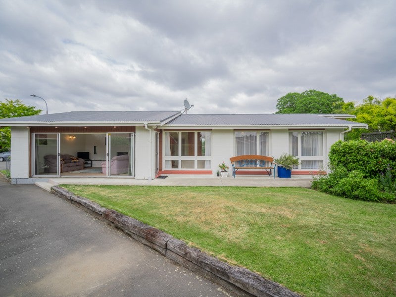 7 Walden Place, Bryndwr, Christchurch - Carousel 1