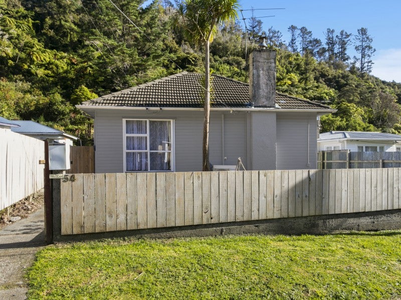 54 Sunny Grove, Wainuiomata, Lower Hutt - Carousel 1
