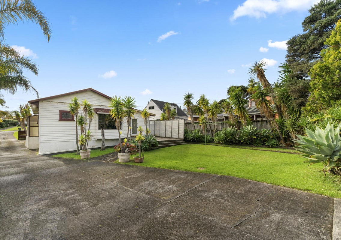 3 Wharf Road, Te Atatu Peninsula, Auckland - Carousel 2