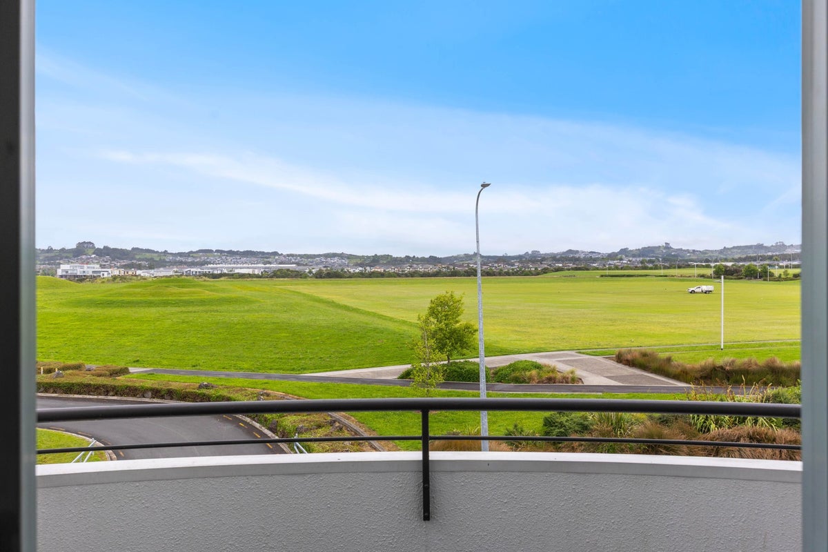 5/150 Chapel Road, Flat Bush, Auckland - Carousel 2