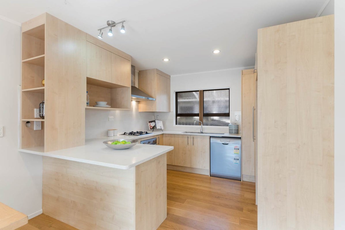 30 Mander Place, Bucklands Beach, Auckland - Carousel 1