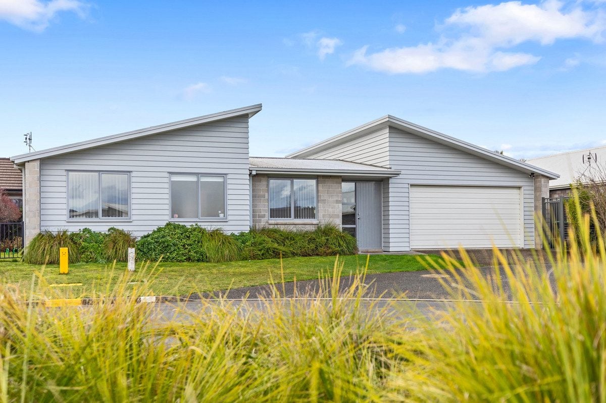 20 Sable Lane, Pyes Pa, Tauranga - Carousel 1