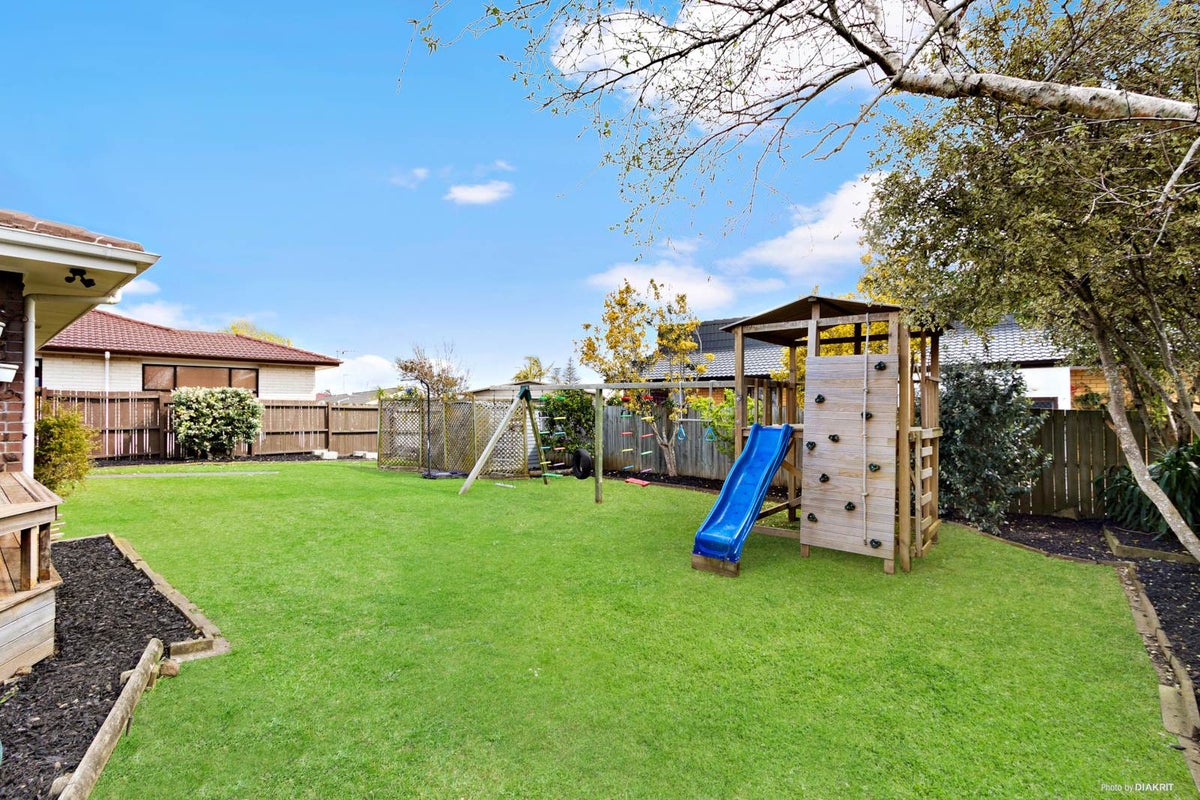 141 Prince Regent Drive, Farm Cove, Auckland - Carousel 1