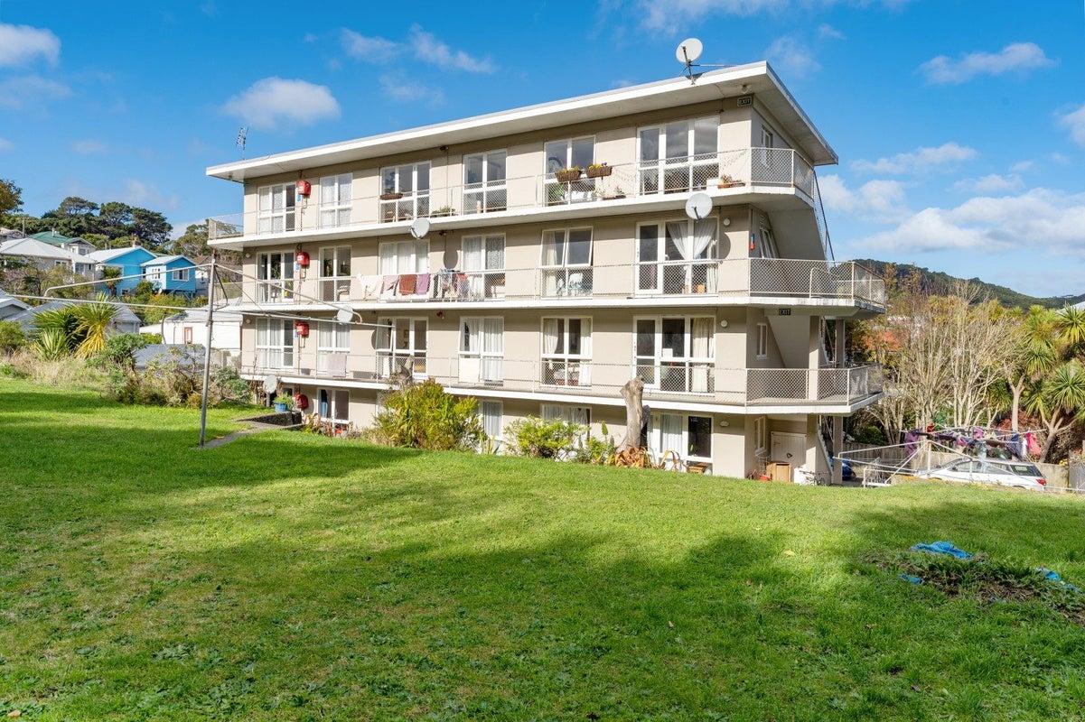 9/9 Blucher Avenue, Newtown, Wellington - Carousel 1