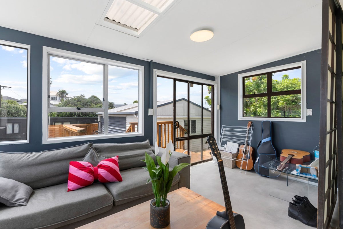 23 Reid Road, New Lynn, Auckland - Carousel 22