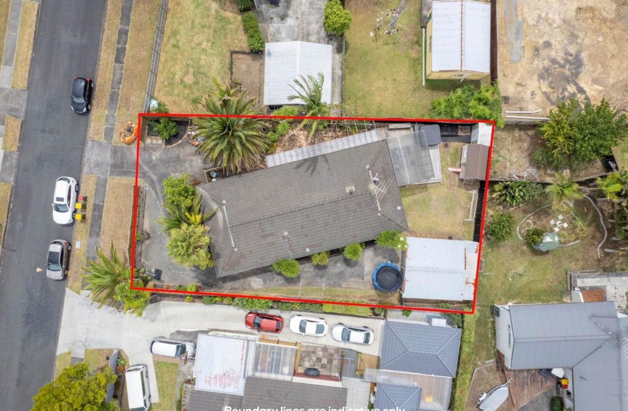 42 Finnerty Avenue, Howick, Auckland - Carousel 1