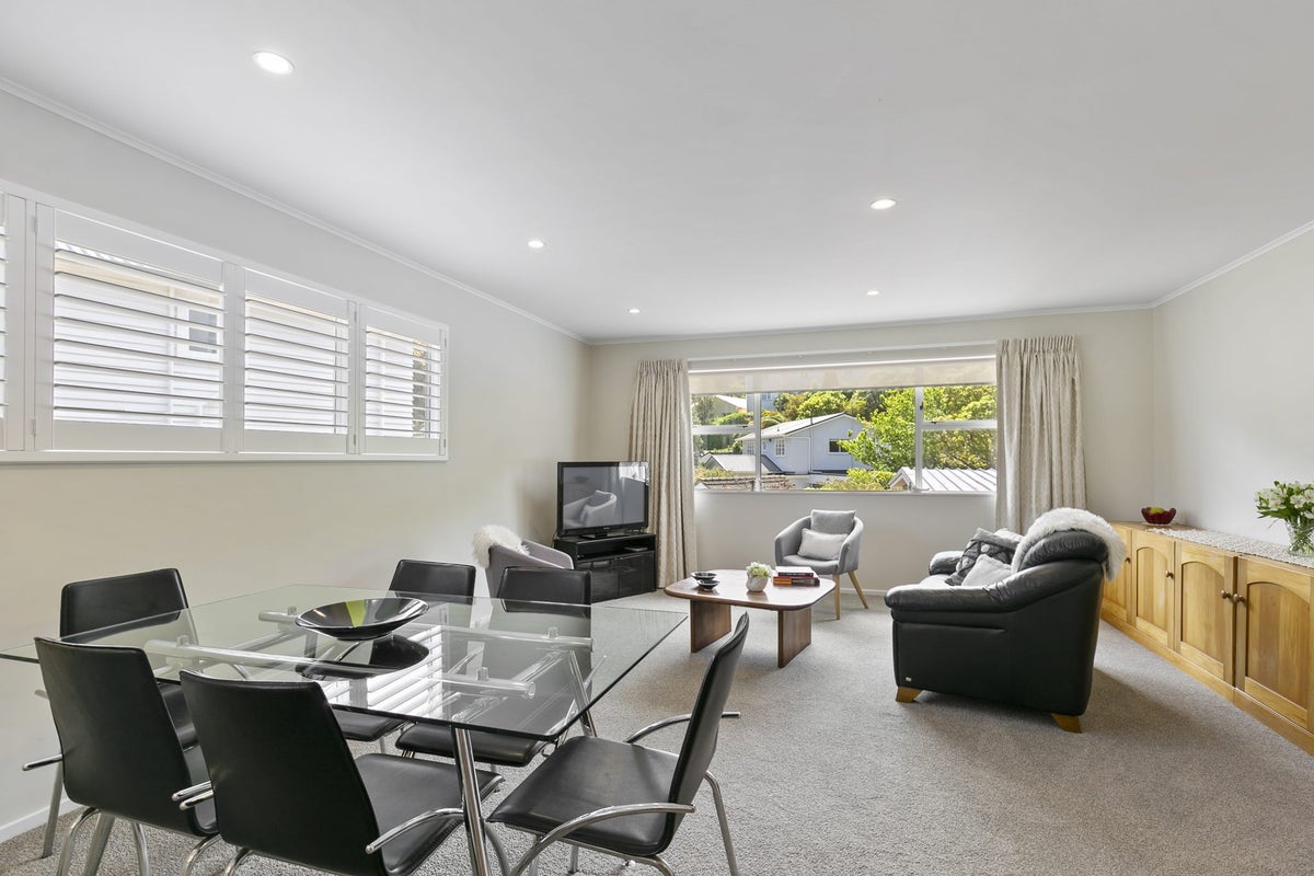 1/73 Simla Crescent, Khandallah, Wellington - Carousel 2