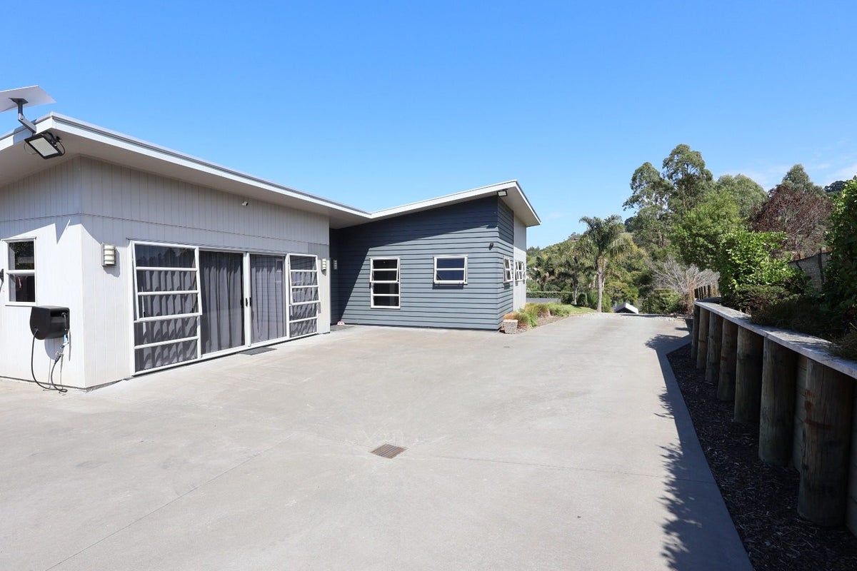 33 Hacche Road, Outer Kaiti, Gisborne - Carousel 16