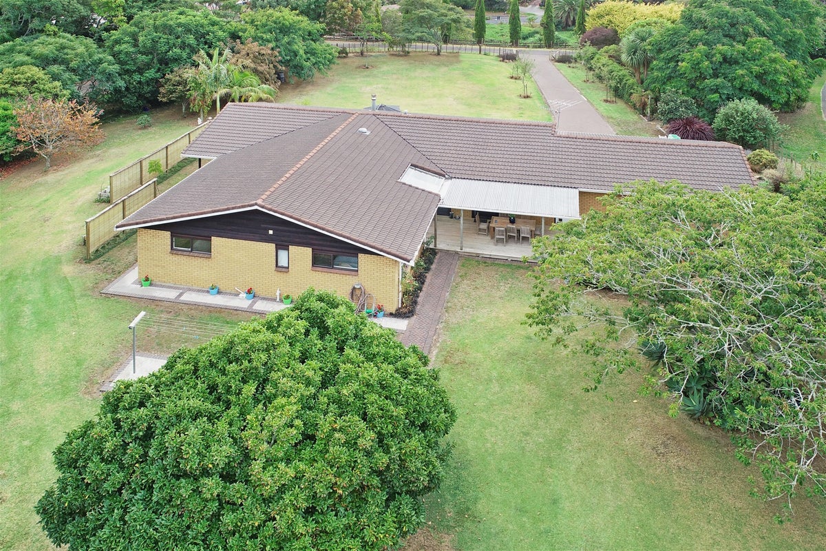 2 Raukawa Grove, Waiuku, Waiuku - Carousel 2