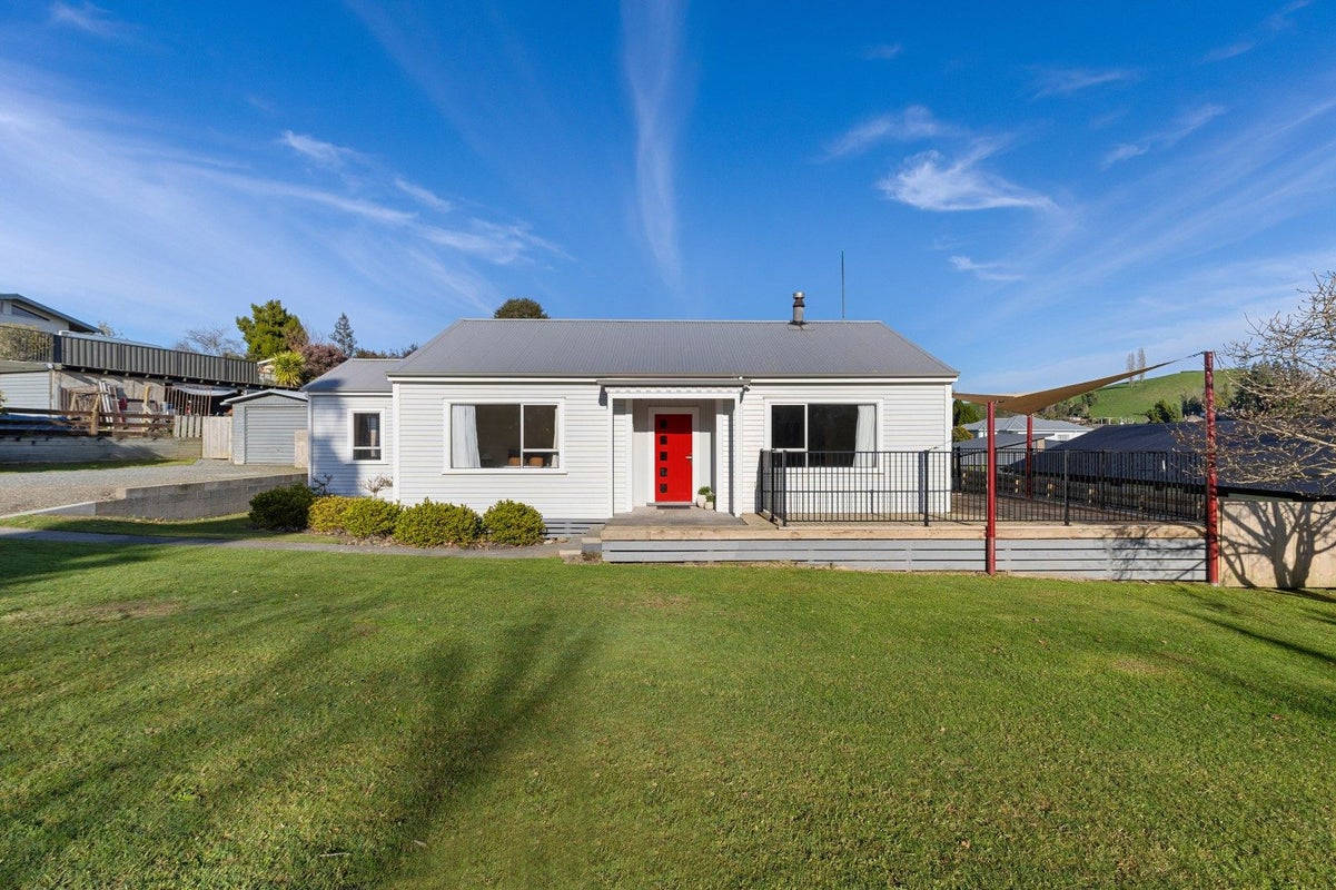 1 Prospect Avenue, Tirau - Carousel 1