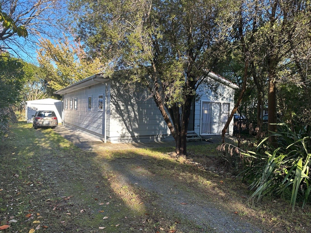 20 Churchill Crescent, Featherston - Carousel 2