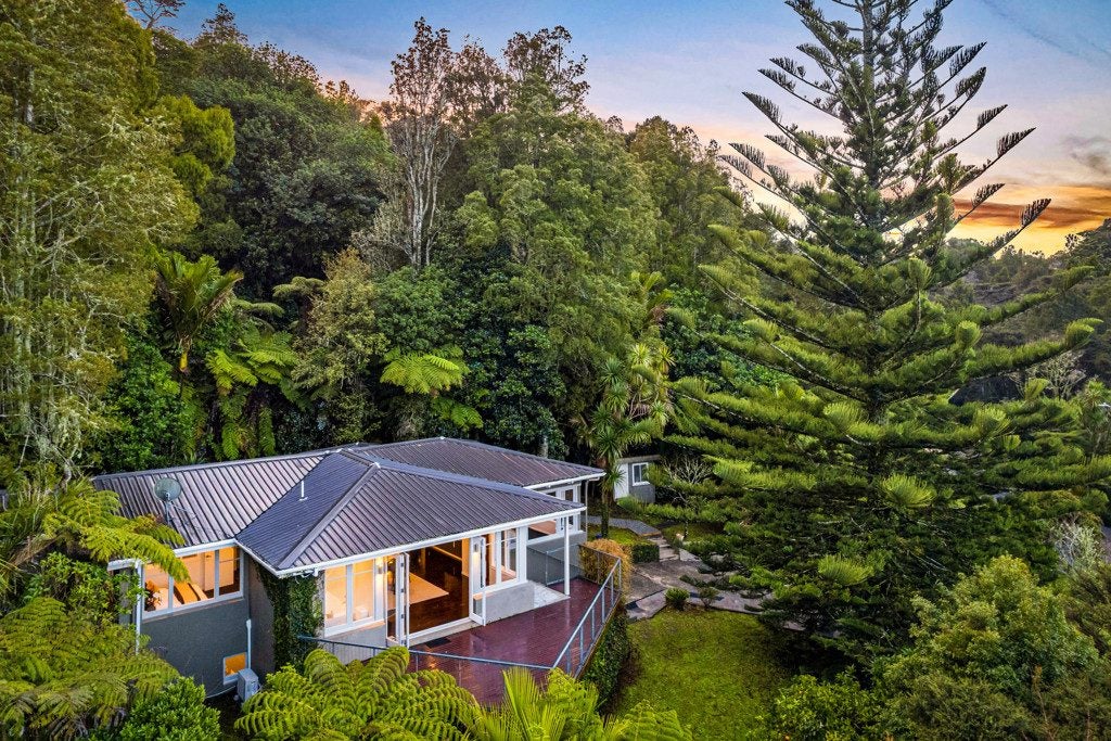 1 Huia Road, Titirangi, Auckland - Carousel 22