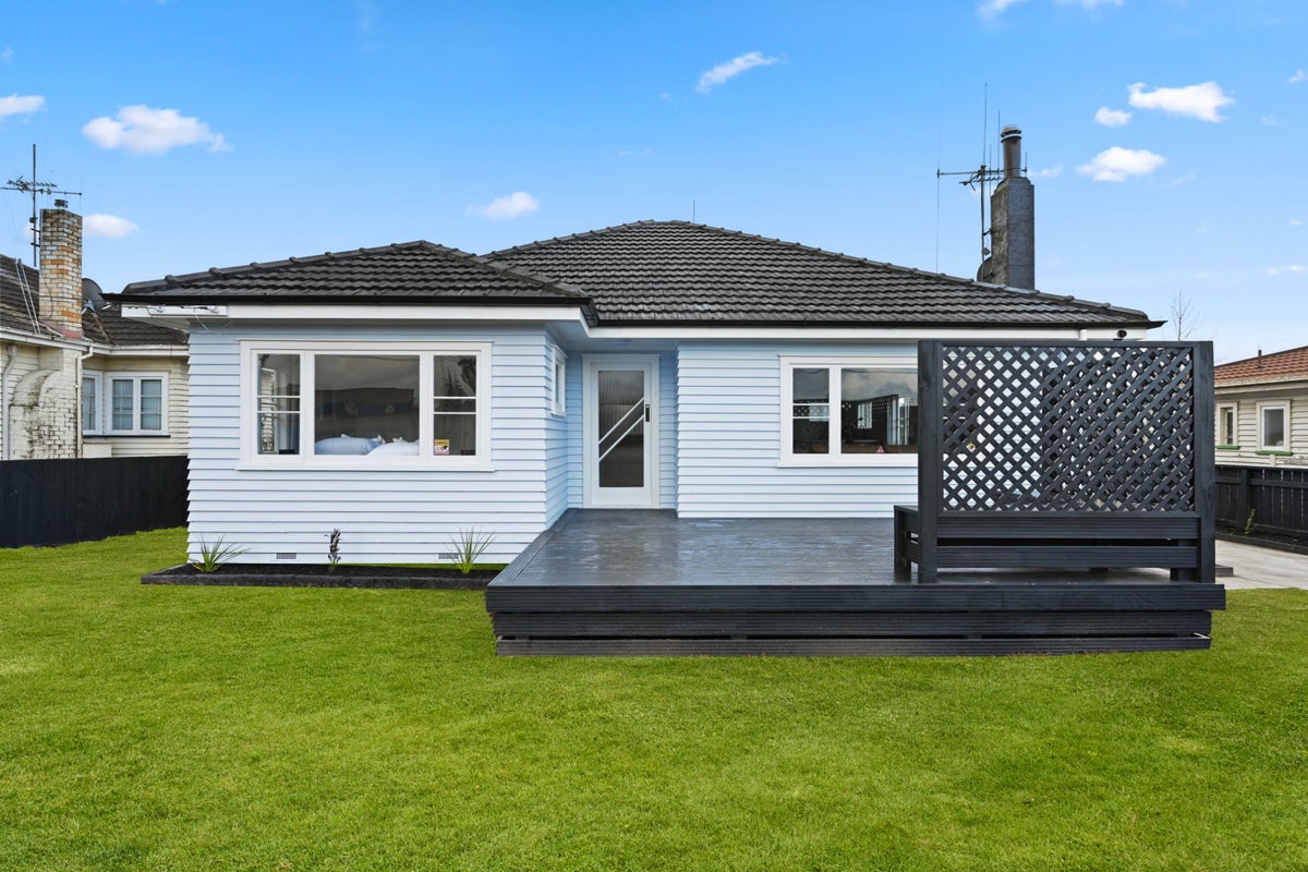 15 Fifth Avenue, Enderley, Hamilton - Carousel 1
