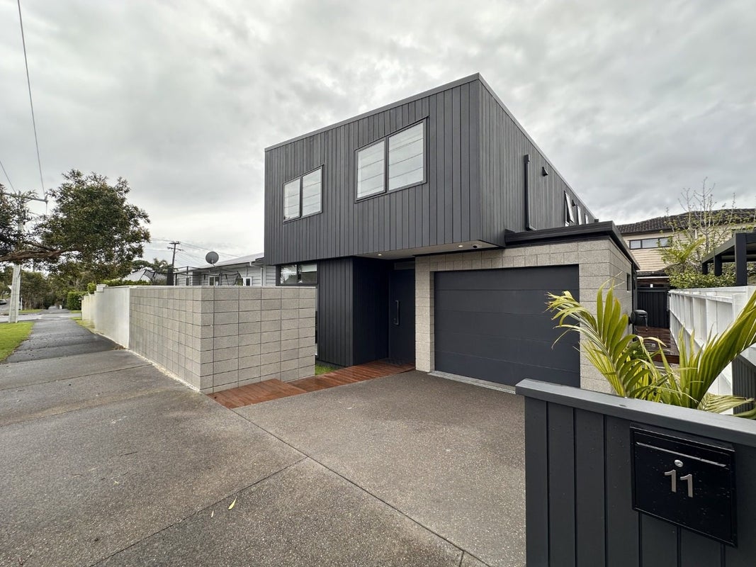 11 Walford Road, Point Chevalier, Auckland - Carousel 1