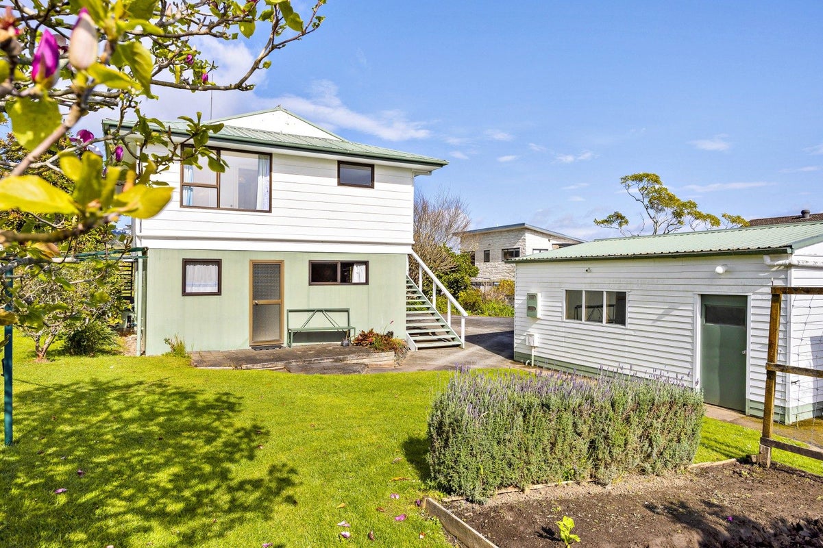 18 Cottonwood Place, Papakura - Carousel 1