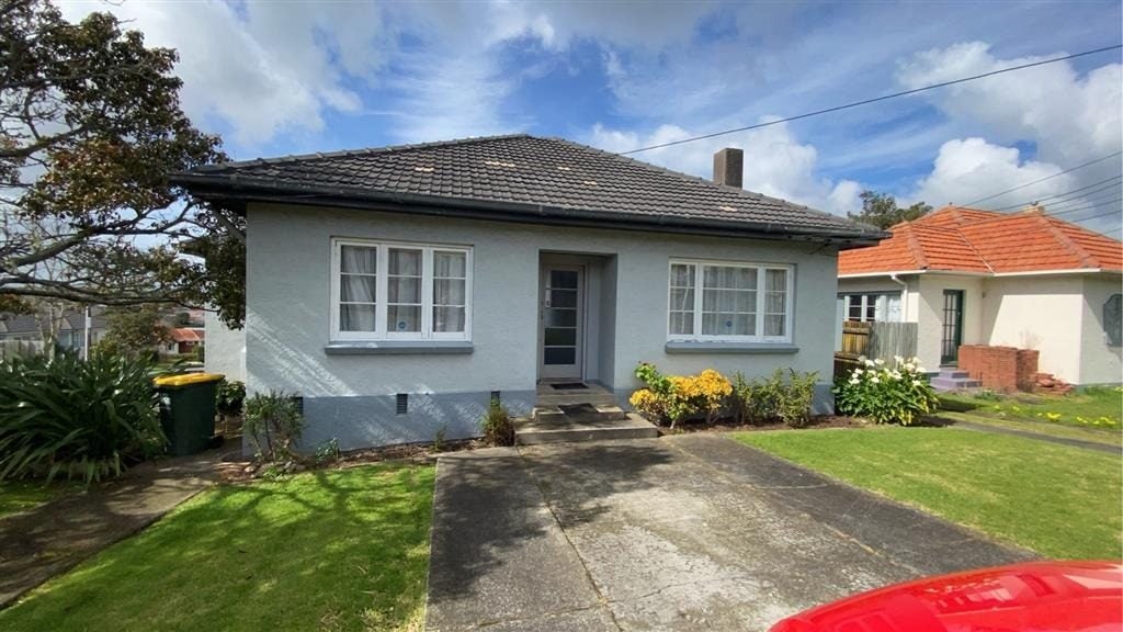 24 Masters Avenue, Hillcrest, Hamilton - Carousel 1