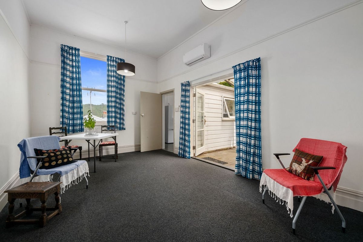 10 Mertoun Terrace, Highbury, Wellington - Carousel 1