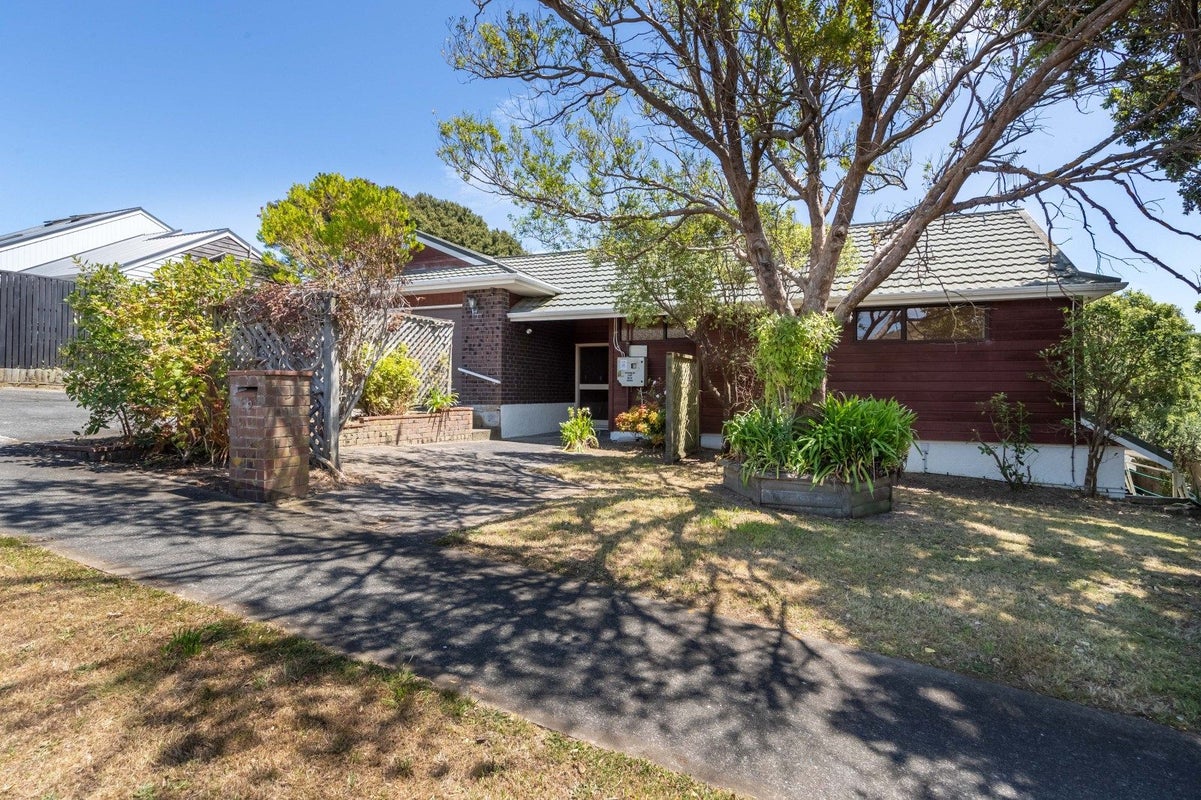 22 Exploration Way, Whitby, Porirua - Carousel 2