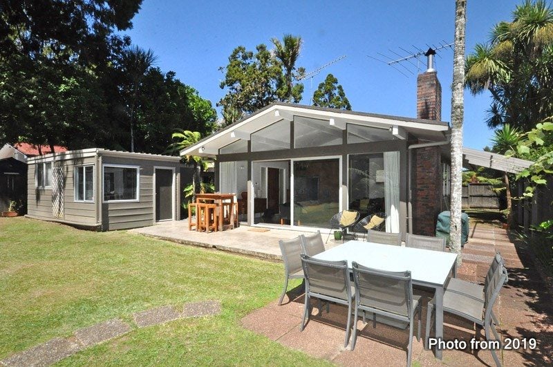 50 Waima Crescent, Titirangi, Auckland - Carousel 1