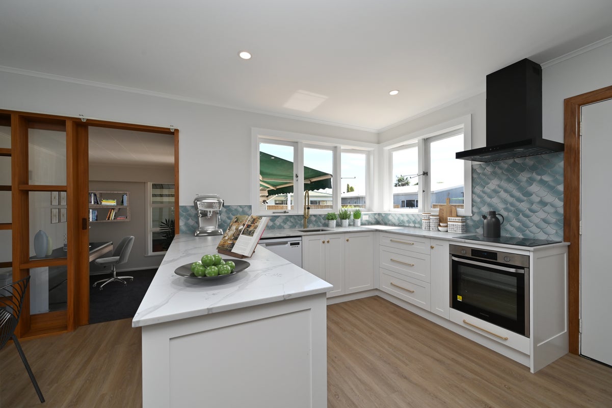2/55 FLANDERS AVENUE, Onekawa, Napier - Carousel 1