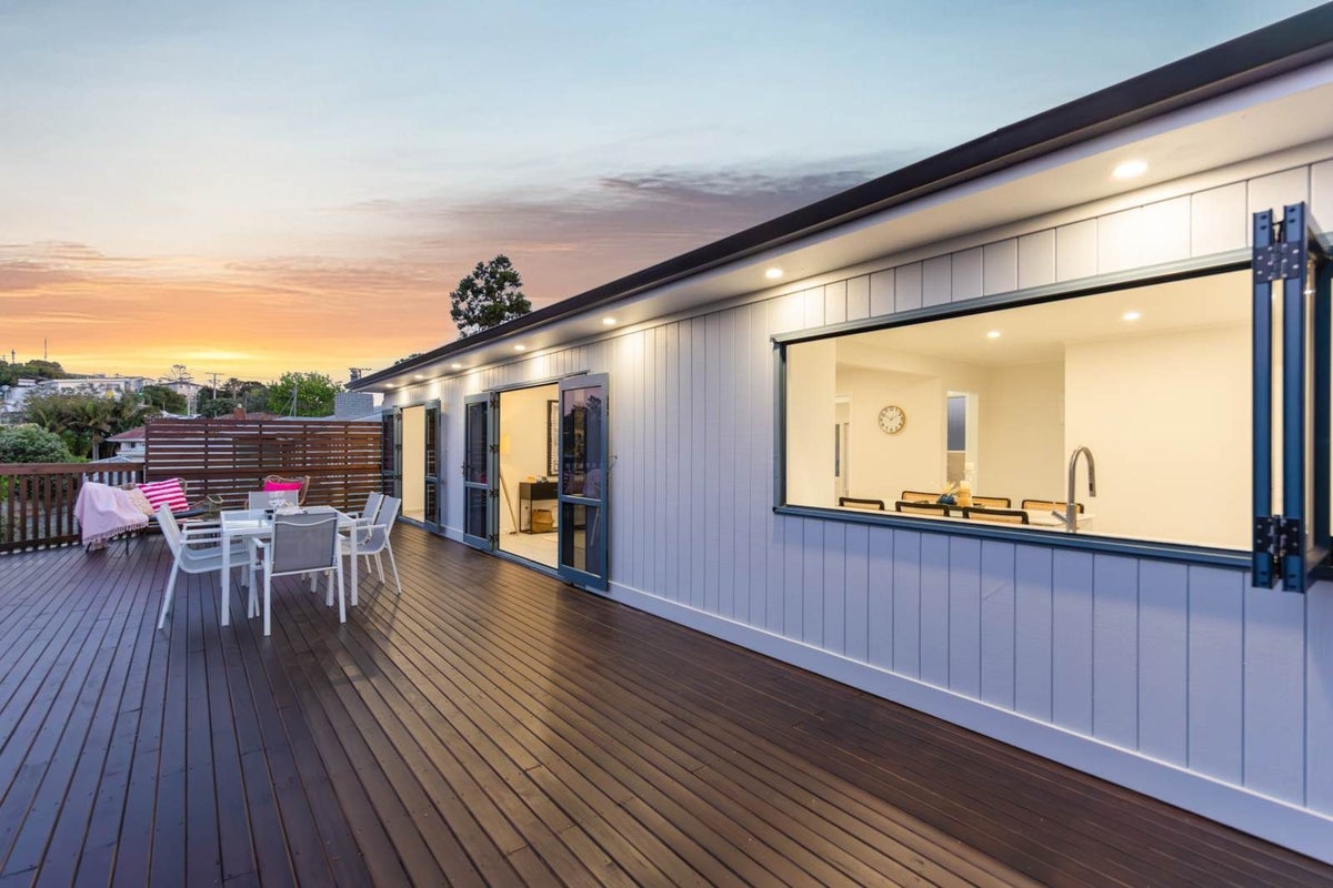 1/547 East Coast Road, Browns Bay, North Shore City, Auckland - Carousel 2