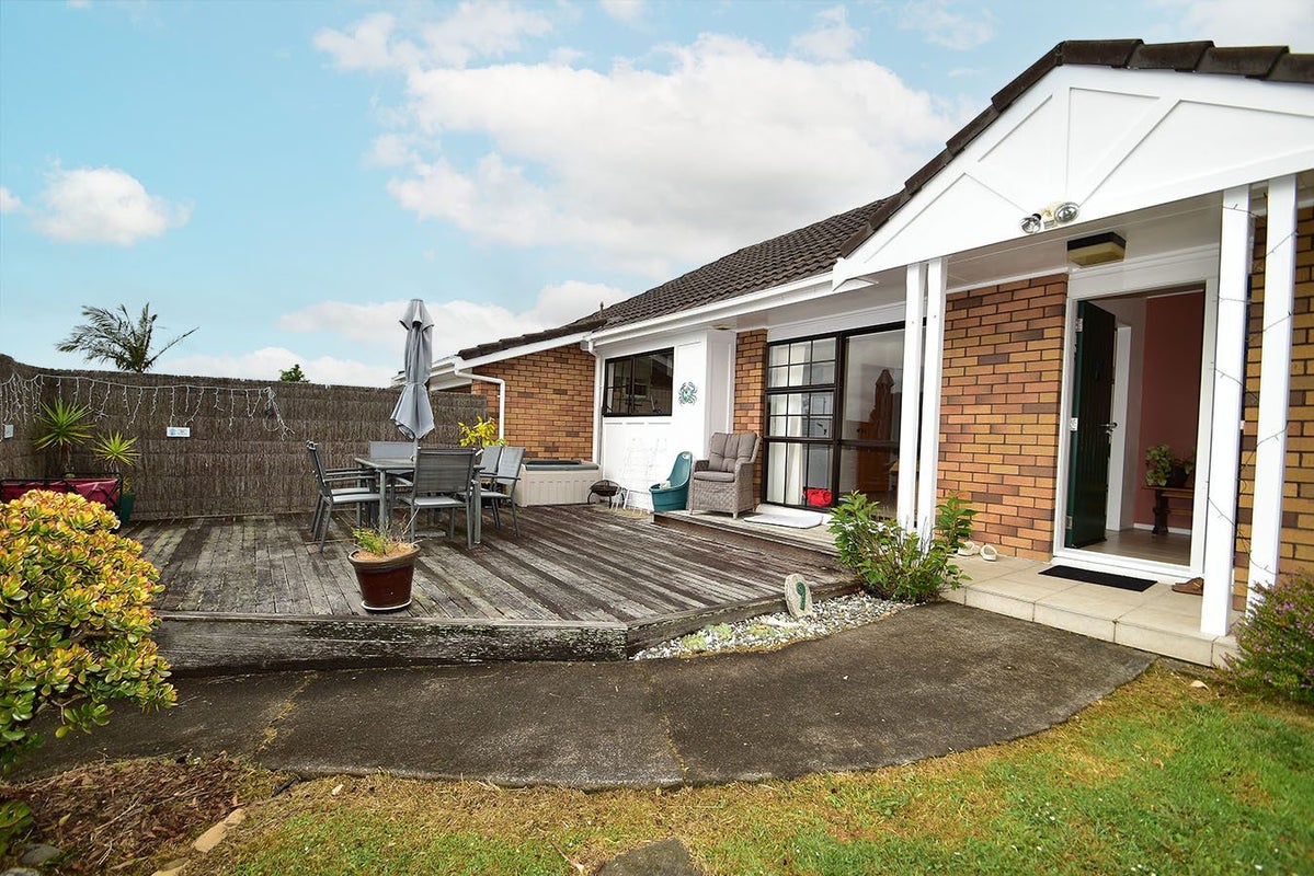 1/5 Spring Grove, Henderson, Auckland - Carousel 2