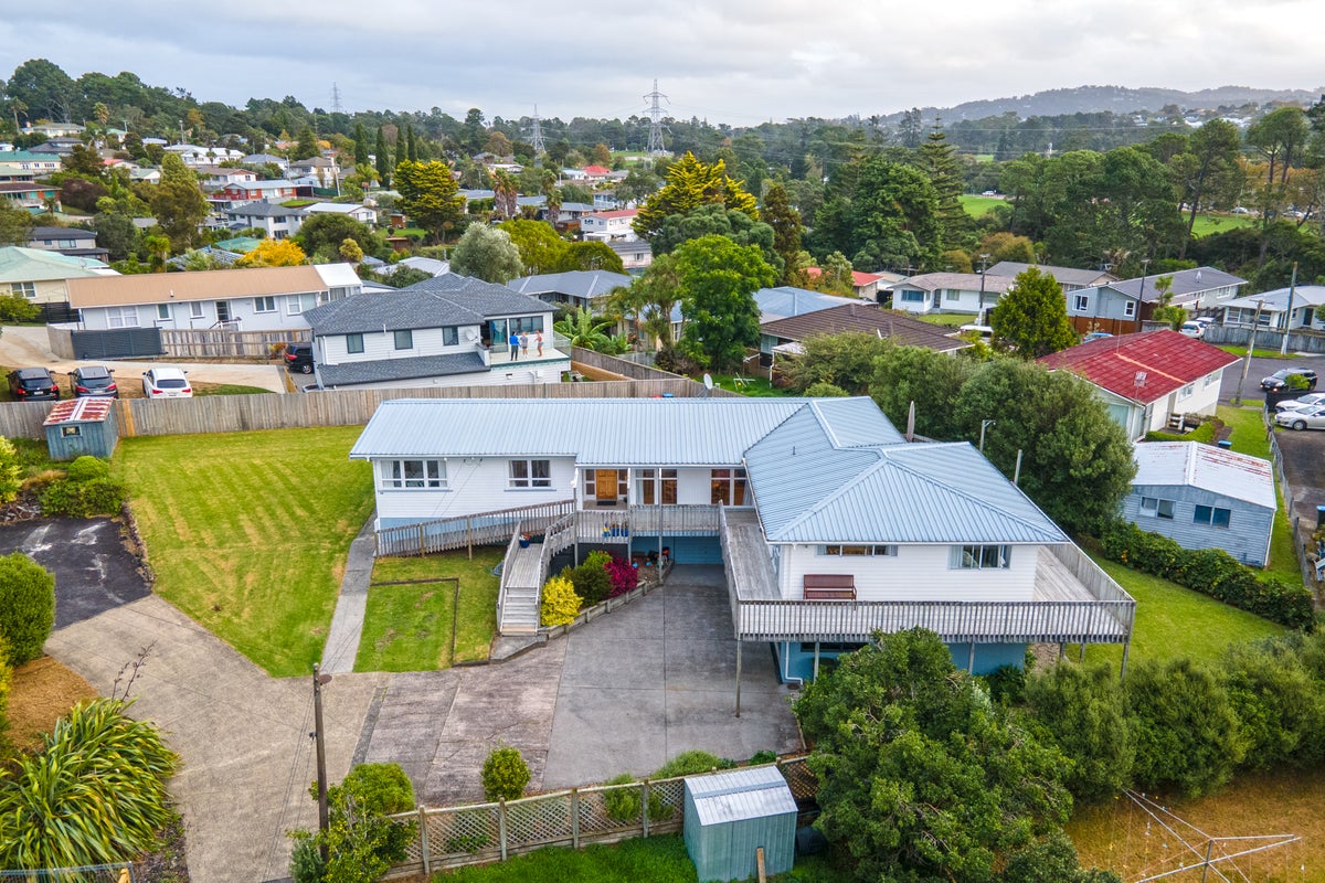 44 Kay Drive, Blockhouse Bay, Auckland - Carousel 1